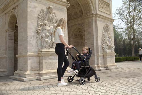 拒絕安全隱患，家長(zhǎng)們必不可少的嬰兒推車(chē)該有哪些功能3