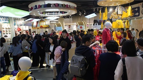 開業(yè)3天業(yè)績達(dá)32萬的“黑”店，為什么寧愿排隊(duì)也要去？