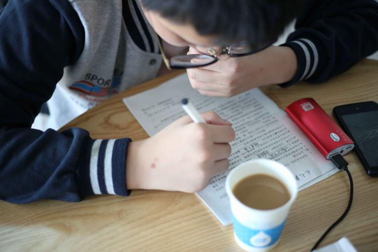 教育部：將禁止教師通過微信、QQ布置作業(yè)