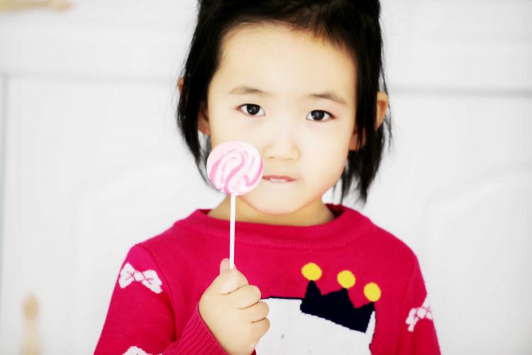 調查發(fā)現(xiàn)兒童愛吃甜食易暴力