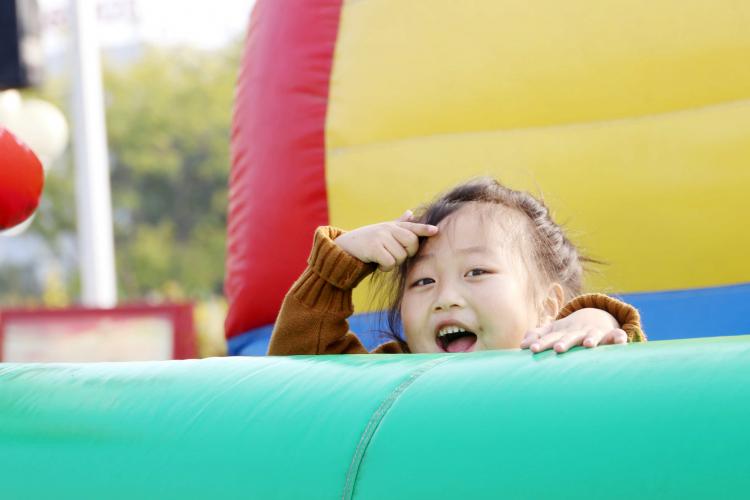 美媒：曬娃，你問過娃的意見嗎？