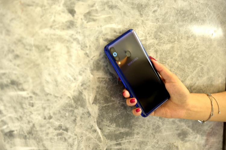 他676分考上清華卻沒微信，看到他的手機(jī)后大家沉默了