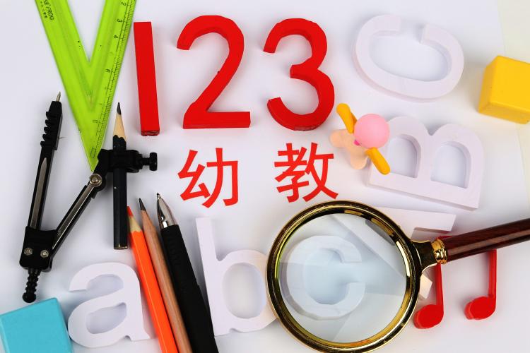 嬰兒的早期教育應(yīng)從五官的感覺開始