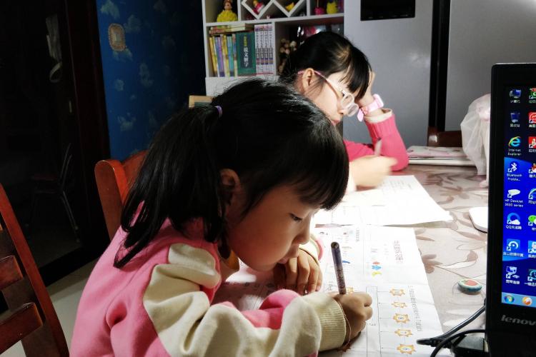 超五成受訪者 擔心學校減負會讓孩子成績變差