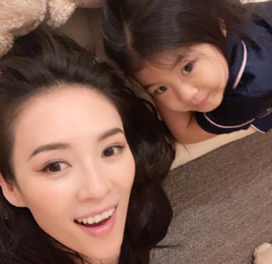 章子怡忙于工作發(fā)現(xiàn)醒醒已經(jīng)不肯跟自己睡 心酸落淚