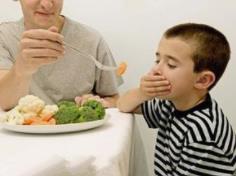 偏食都是慣出來(lái)的萬(wàn)不能縱容 對(duì)寶寶造成的影響那么多