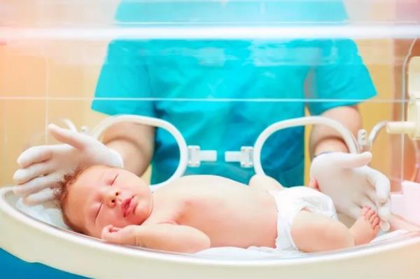 新生兒可以依靠三點認出自己的媽媽，非常暖心