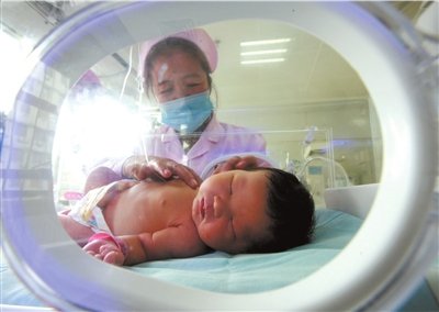 認識新生兒黃疸及其處理方法，新手父母不用慌！