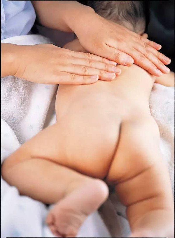 新生兒一月內(nèi)怎么護理