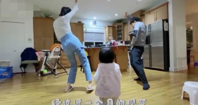 王祖藍在家陪女兒跳舞，場面搞笑又溫馨