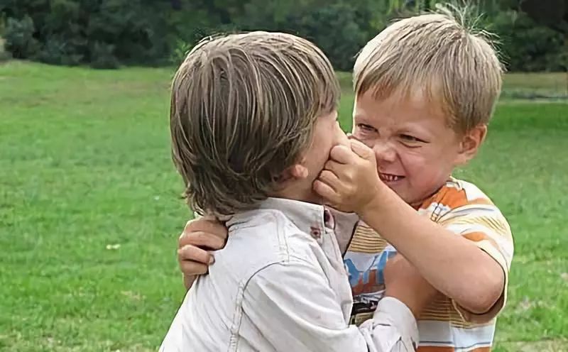 男孩子“好欺負(fù)”，都是被這三種父母教的