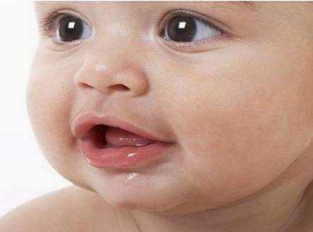 寶寶被捏臉蛋會(huì)口水多嗎 經(jīng)常捏寶寶臉會(huì)怎么樣？