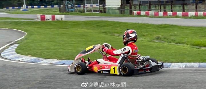 林志穎帶kimi開卡丁車過干癮 父子倆紅藍搭配帥氣十足