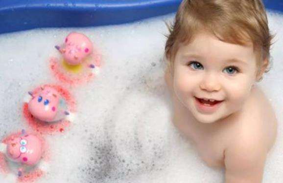 寶貝恐懼洗頭洗澡 父母這樣引導愛上洗澡