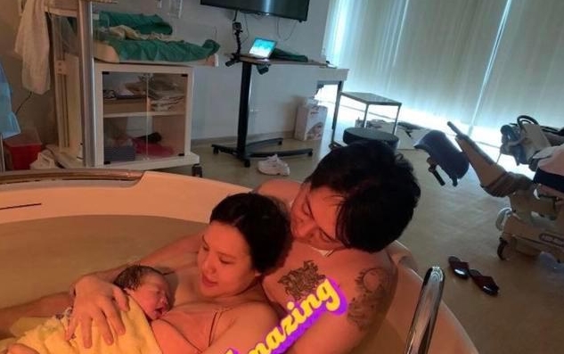 “hold住姐”謝依霖再現(xiàn)水中分娩！警惕不是所有孕媽都適合！