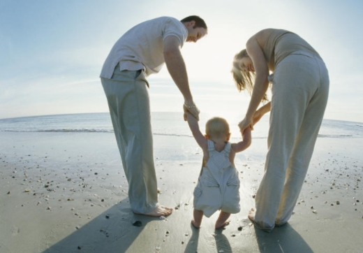 如何把握孩子學(xué)走路的時機 家長不可操之過急