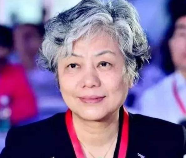 李玫瑾：養(yǎng)育男孩 12歲前家長堅持4個原則