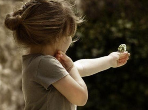 家長(zhǎng)如何巧妙提高寶寶面對(duì)挫折的勇氣?