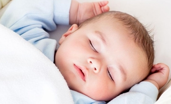 寶寶睡覺要用枕頭嗎？嬰兒睡覺用什么姿勢(shì)好？