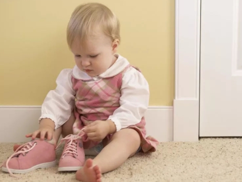 給孩子買鞋，千萬(wàn)別陷入這4大誤區(qū)！真會(huì)害了孩子！