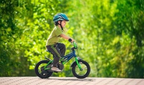 春暖花開，是時(shí)候要教孩子學(xué)騎車了