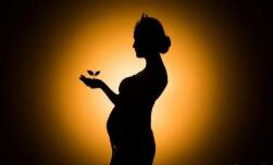 疫情肆虐中降生的新生命，美國(guó)媽媽在西班牙產(chǎn)子的故事