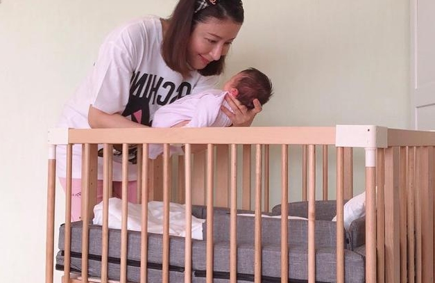 楊怡曬女兒近照 自曝當"新手媽媽"的最大挑戰(zhàn)