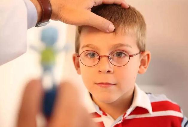 孩子走路經(jīng)常摔跤？也許是立體視覺(jué)缺乏！