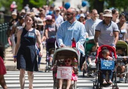 美國(guó)新生兒數(shù)量創(chuàng)35年來(lái)新低 未來(lái)3天降半旗志哀逝者