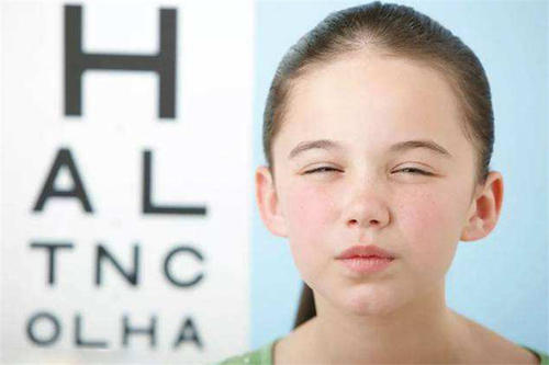 國家衛(wèi)健委：復課后應篩查學生視力 拒做眼鏡俠