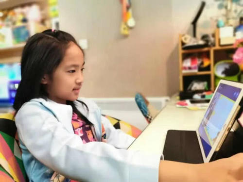 孩子上網(wǎng)課總坐不住 有可能是多動癥嗎？