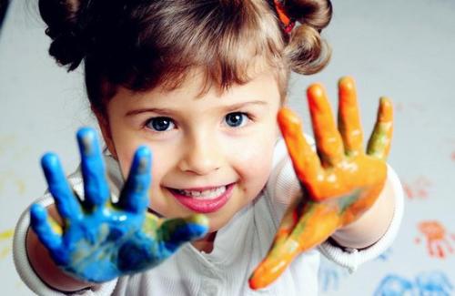 寶寶沒有自信怎么辦？ 孩子的自信需要分階段培養(yǎng)