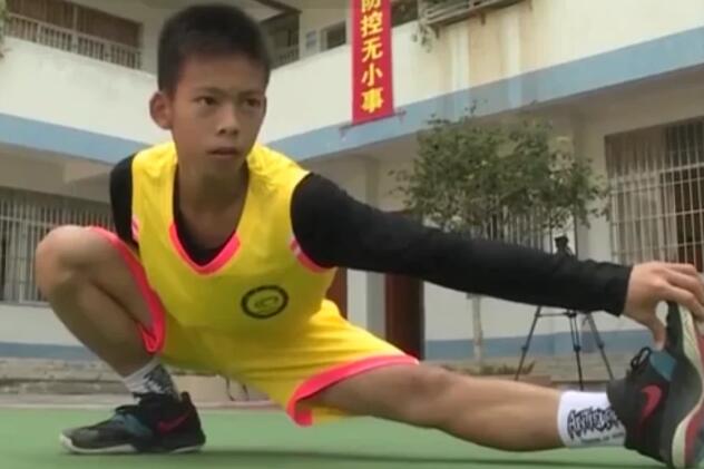 少年不變夢(mèng)想依舊 獨(dú)臂籃球少年注冊(cè)為運(yùn)動(dòng)員