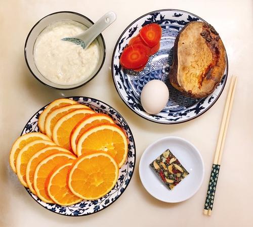 每天喝牛奶卻營養(yǎng)不良 早餐奶屬于牛奶中的地溝油?