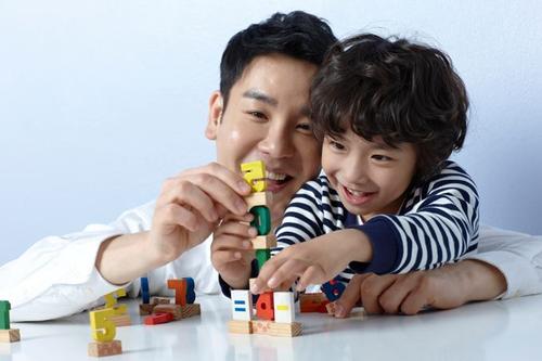 親貝網(wǎng)小編分享：晚飯后的10款親子游戲