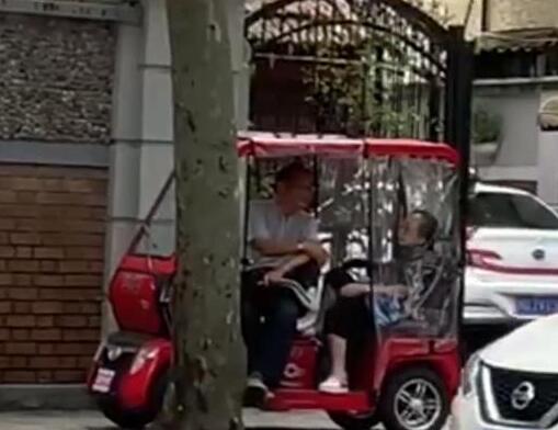 爺爺奶奶從小學(xué)到高中給孫女補(bǔ)課花百萬(wàn) 心疼孩子望考上清華