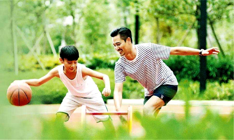 父母要懂得寶寶運動的發(fā)展規(guī)律 做好0~12月的協(xié)助訓(xùn)練