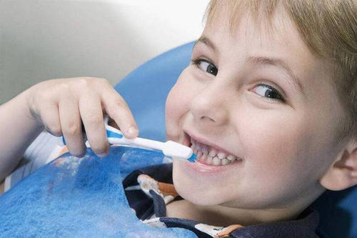 長(zhǎng)牙齒的寶寶最怕3件事 寶媽千萬(wàn)要避開(kāi)