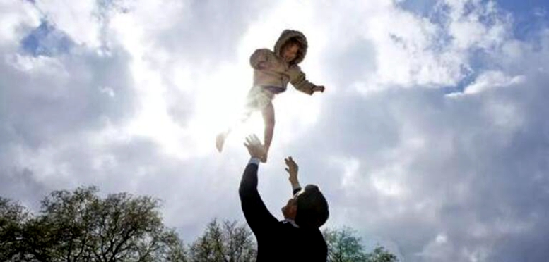 這些哄孩子的動作很危險，你中招了幾個?