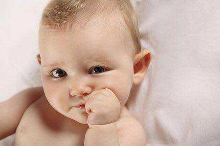 孩子老愛吮吸手指怎么辦？