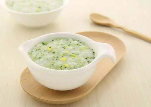 給寶寶添加輔食時(shí)常見的幾個(gè)誤區(qū)，看看你做過嗎？