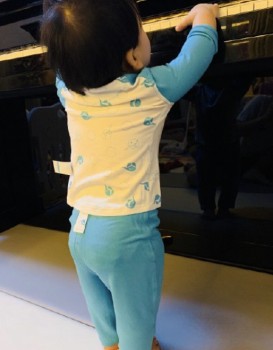 寶寶愛出汗，夜哭睡不好怎么辦？換一件排汗內(nèi)衣試試