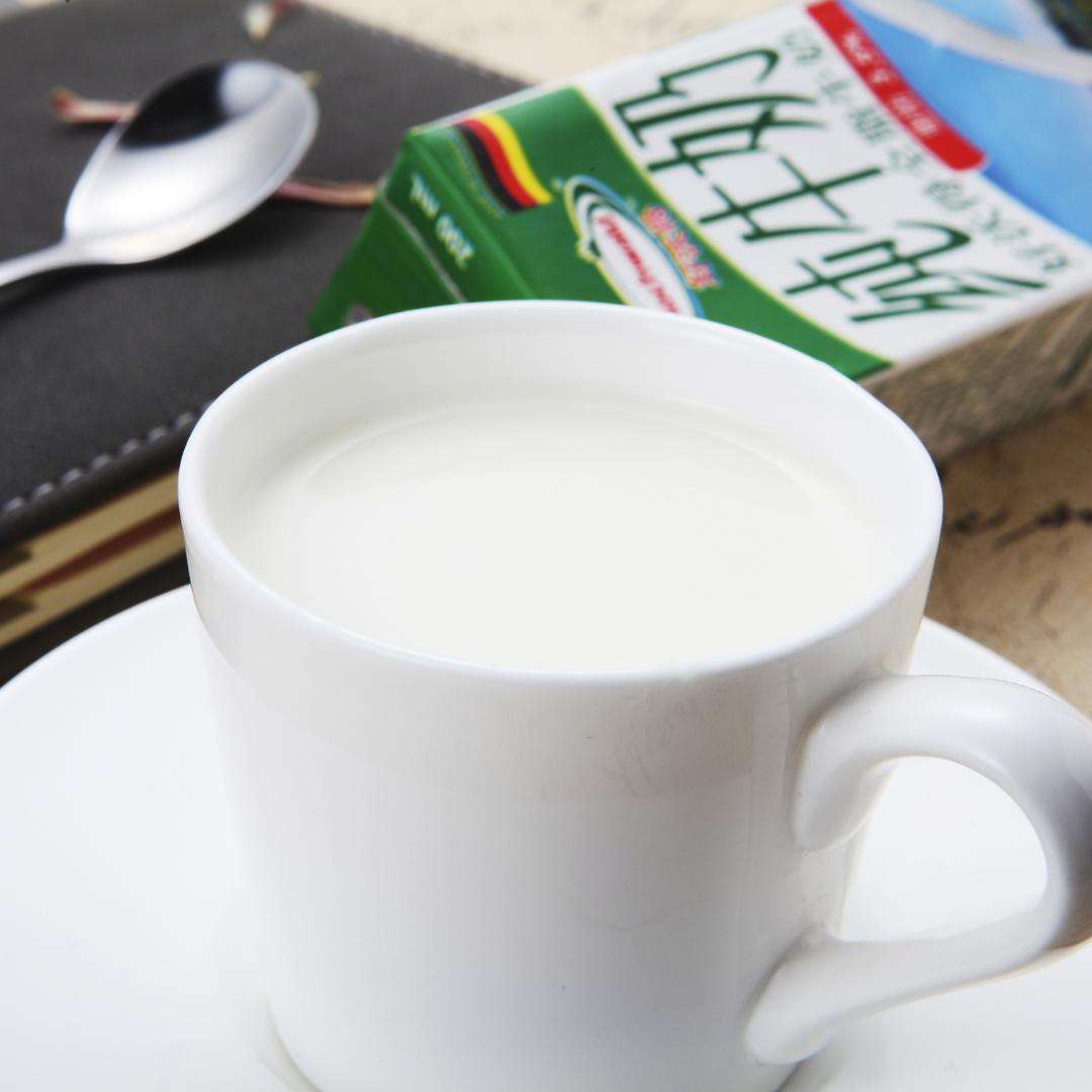 孩子喝奶粉好還是現(xiàn)成的牛奶好？