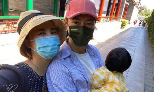 張歆藝教兒子說話 四坨奶聲可愛一字不落似復(fù)讀機(jī)