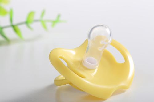 安撫奶嘴究竟利大于弊，還是弊大于利？