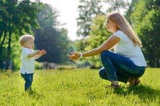 寶寶總是喜歡踮著腳走路，正常嗎？