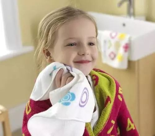 每次給孩子洗臉太頭疼 為什么孩子會抵觸？