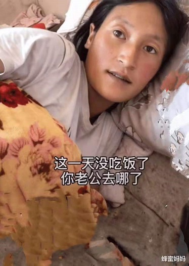 寶媽連生4娃無人照料，讓孩子喝水充饑