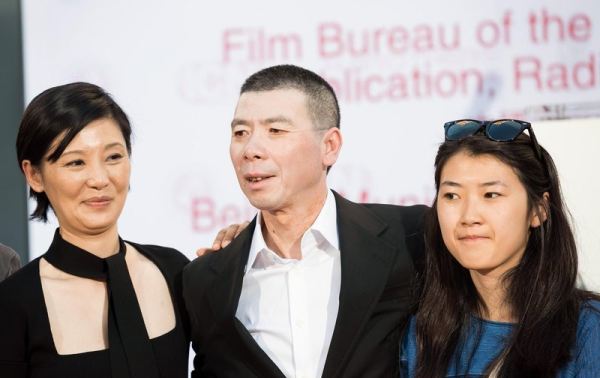 同是明星兔唇女兒，李嫣和馮思羽性格為何卻如此不同？