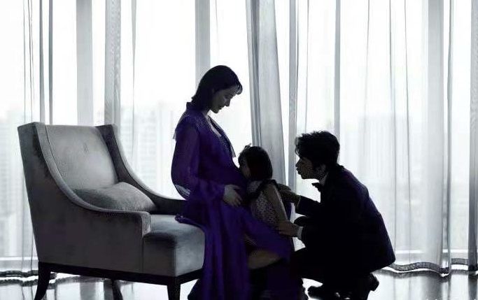 王祖藍(lán)發(fā)文暗示妻子分娩在即，但2年生倆真沒問題？